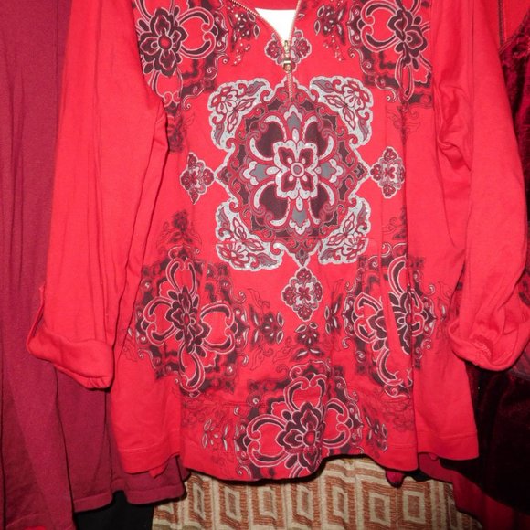 3X STYLE & CO. RED HOODED FAUX LAYER TUNIC TOP GRAHIC DESIGN - Picture 2 of 10